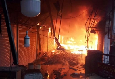 Big Breaking: Fire broke out in bairagarh shopping complex