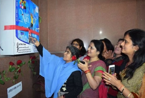 Anjali Thakur, the eldest grade four worker of the Bhopal railway station, inaugurating the service