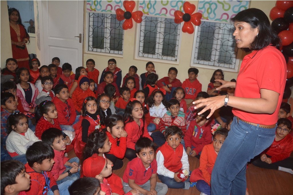 Nidhi Agrawal telling story to kids at her Stories & Beyond center Bhopal