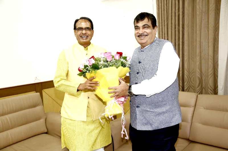 CM Chouhan welcomed Union Minister Nitin Gadkari