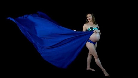 ​A Pregnant Woman Performing Pole Dancing is Breaking the Internet