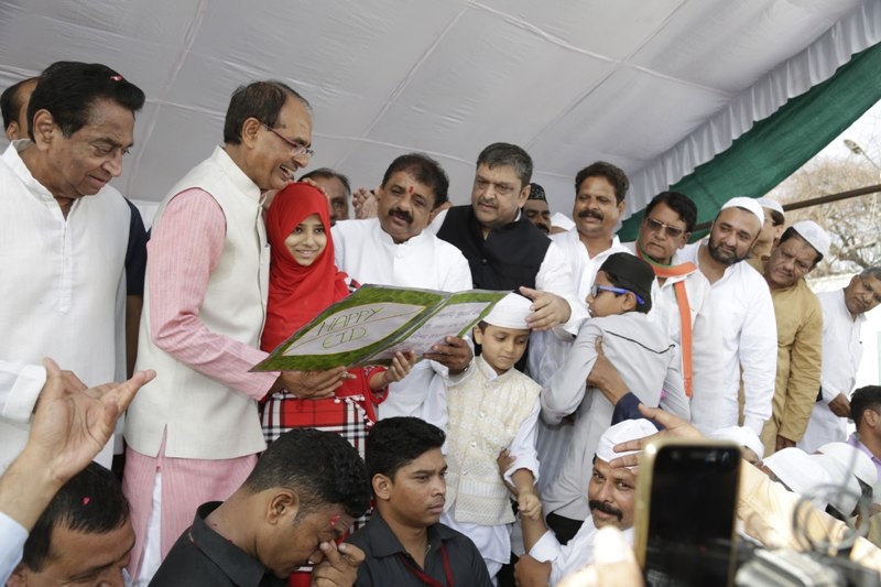 CM Chouhan extended Eid greetings from Idgah