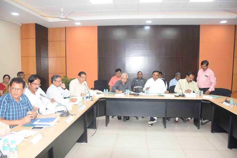 Meeting of self governing committee of Gandhi Medical College held under chairmanship of MoS Sharad Jain