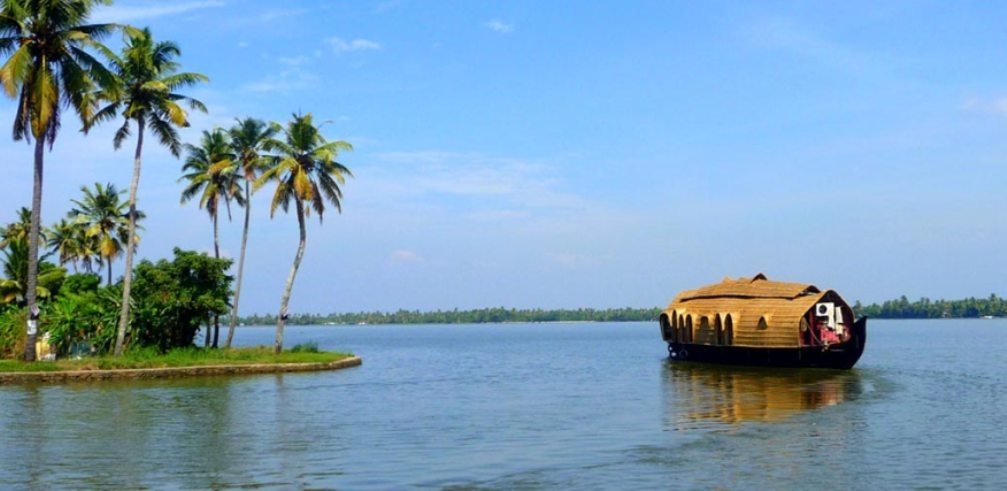 Visit ‘Aleeppey’ to feel thousand shades of water 