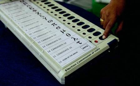 एक ईवीएम में अधिकतम 3,840 वोट डाले जा सकते हैं