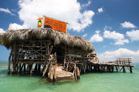  Floating bar in Caribbean Sea looking for bartender 