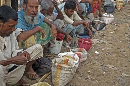 The food of two times becomes a dream for the poor people in Pakistan