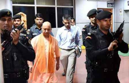 वीआईपी शख़्सियतों को मिलती है सरकार की ओर से सुरक्षा  