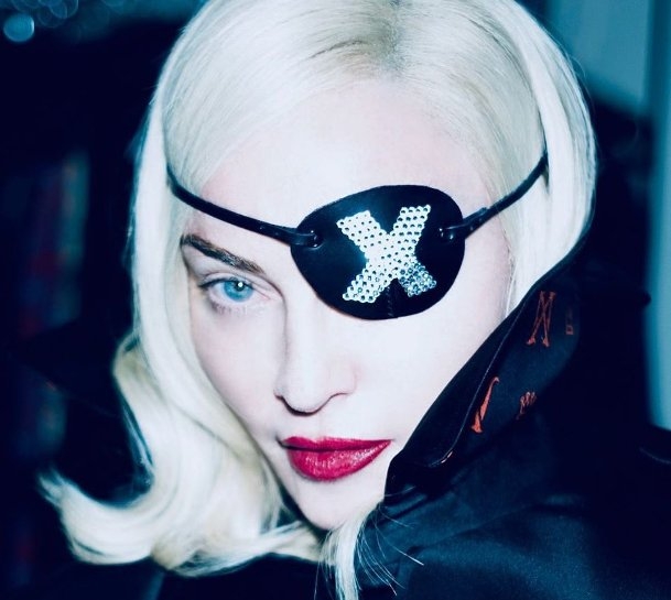 Madonna seen Sipping Yellow Drink, said 'It's Good to Drink Urine after Ice Bath'! 