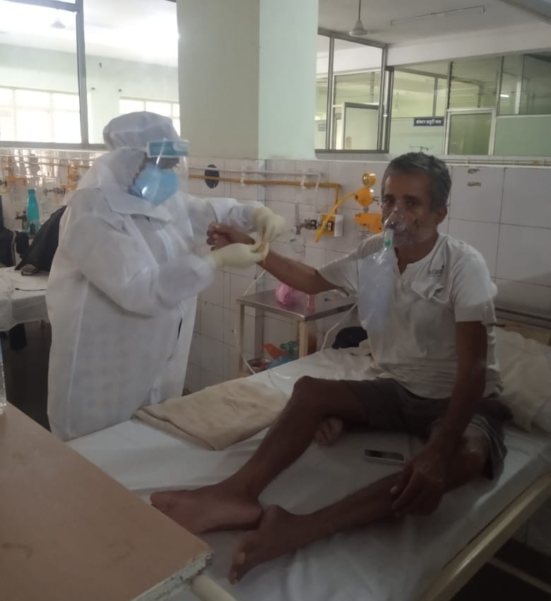 रक्षाबंधन पर COVID-19 मरीज़ों को नहीं होने दी बहन की कमी महसूस