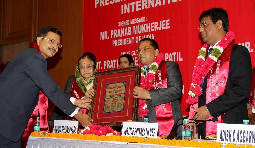 IGP Manish Shanker Sharma receiving "National Law Day Award 2016"