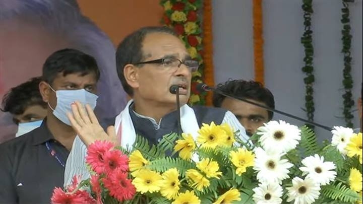 CM Chouhan gifts College, Stadium and Tehsil building to Raigaon