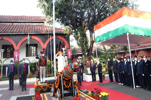 Governor Patel hoists flag at Raj Bhavan on Republic Day