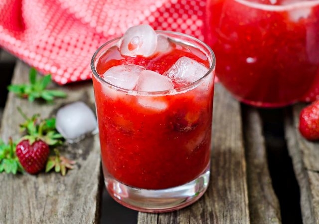 Strawberry Lemonade With Grand Marnier
