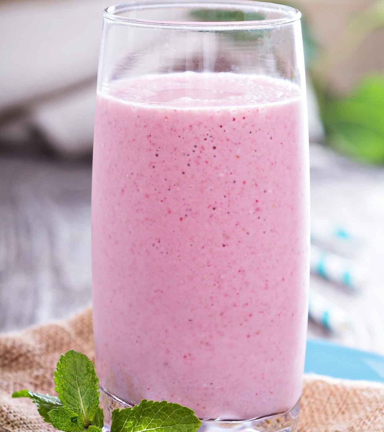 Fresh Figs Strawberry and Banana Smoothie