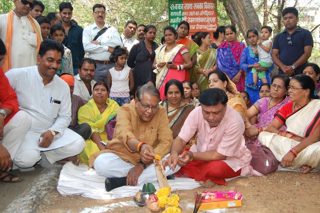 Revenue Minister Performs Bhoomi Poojan for Nullah in Saraswati Nagar