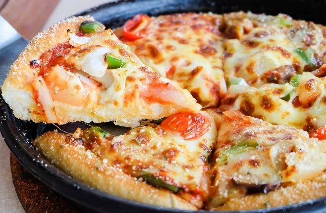 Homemade Pan Pizza With Perfectly Crispy Crust 
