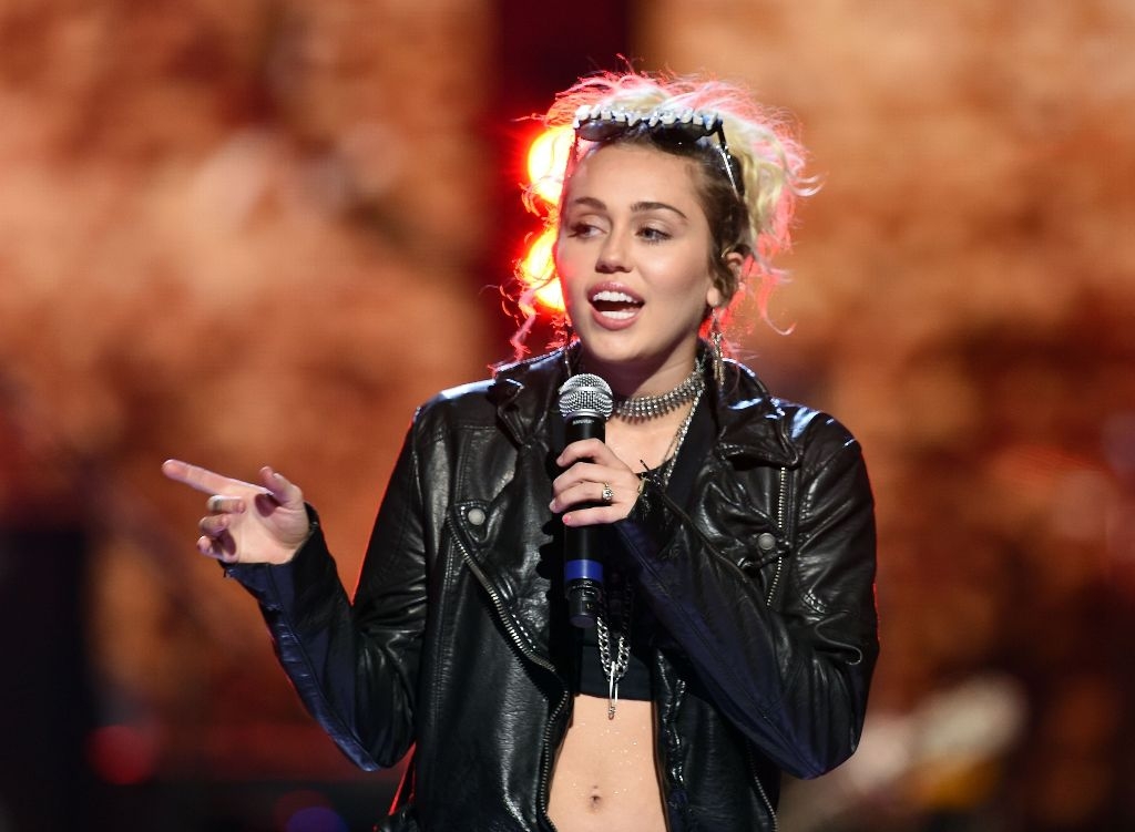Miley Cyrus criticises Dolce & Gabbana over social media
