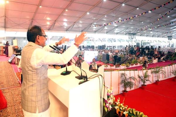 Monthly amount of 1000 to Ladli Behna will be increased to 3000 rupees respectively : Chief Minister Shri Chouhan
