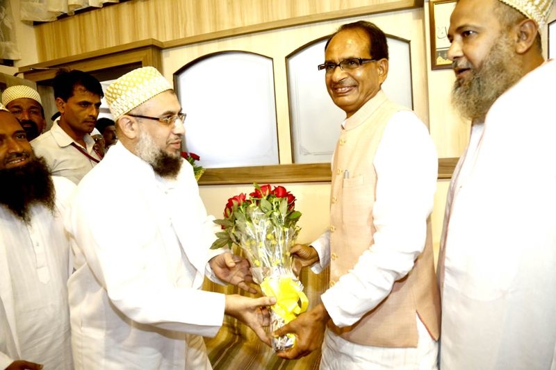 CM Chouhan extends greetings to Amil Saheb on Eid