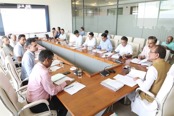 CM Chouhan chairs Road Development Corporation meeting