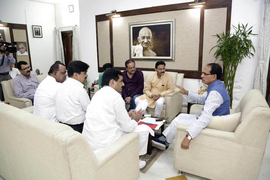 Dal Mill Association delegation meets CM Chouhan