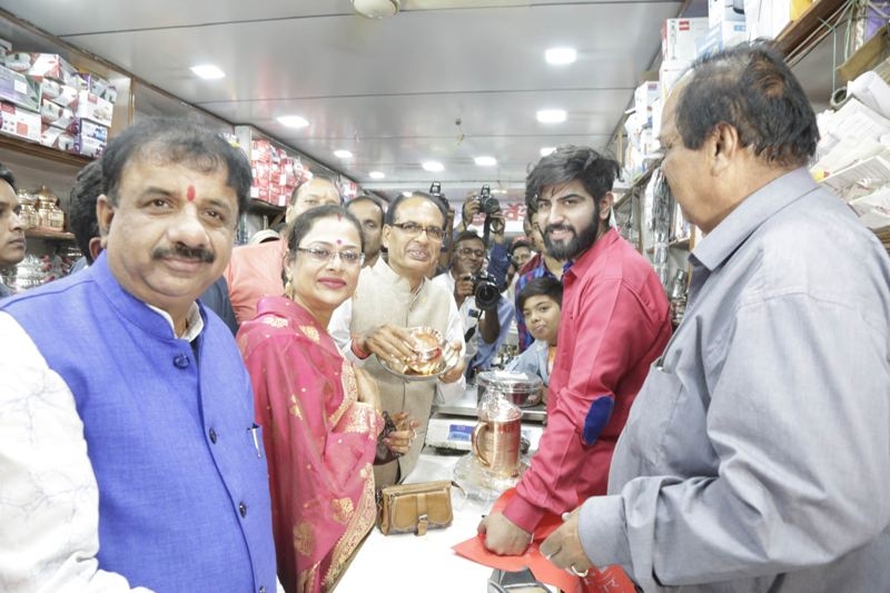 CM Chouhan Goes for Shopping on Dhanteras
