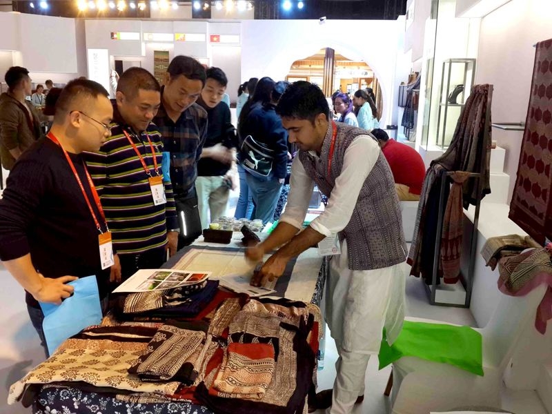 Exhibition of Bagh Print Art in China by MP craftsman