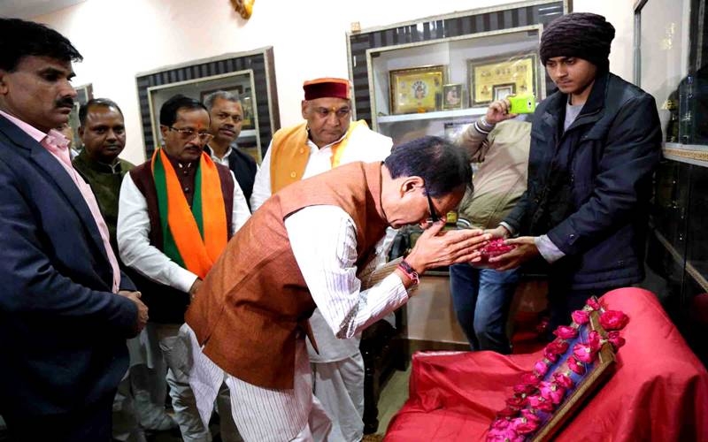 CM Chouhan Condoles Death of Mahveer Singh