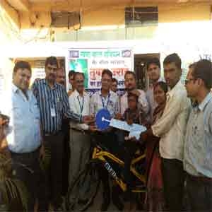 Role model of cleanliness Tushar gets cycle as gift