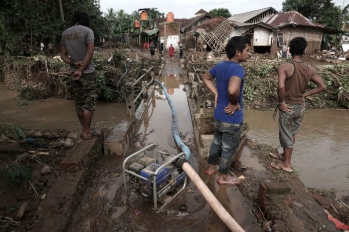  At least 20 killed, 5 missing in Indonesian landslides, floods 