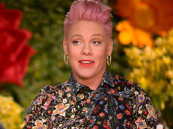  Pink growing her children gender neutral 