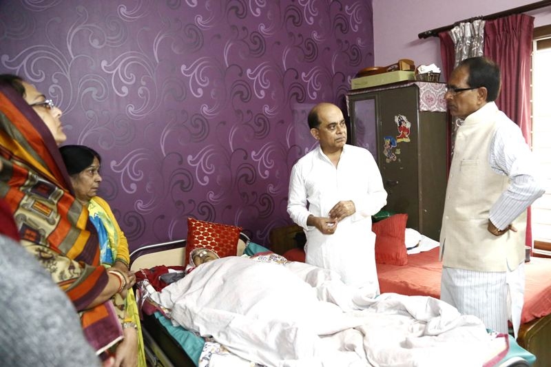 CM Chouhan aggrieved over demise of PS Mishra’s mother