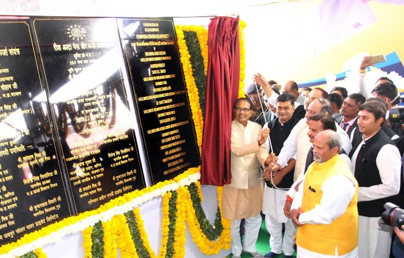 CM Chouhan Performs Bhoomi Poojan of World’s Biggest Solar Power Plant at Gudh