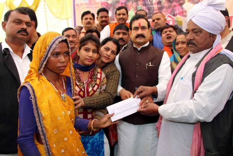 PR Minister Dr. Mishra opens Kuposhan Mukti Yojana in Neevri village