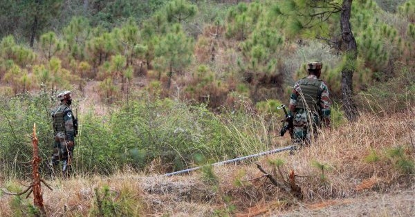  Indian, Pakistani troops trade heavy fire on LoC 