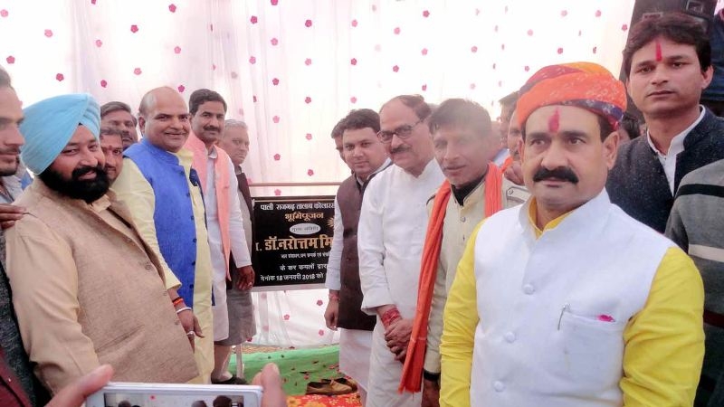 Minister Dr. Mishra performs bhoomi-pujan of Pali Rajgarh pond