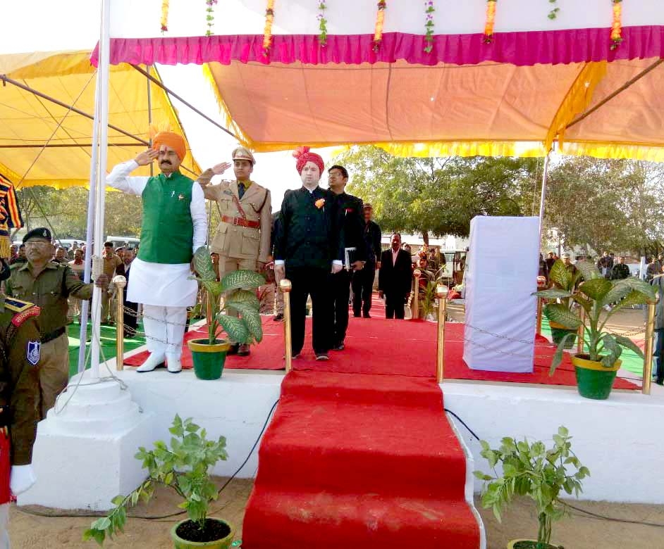 PR Minister Dr. Mishra hoists national flag at Datia