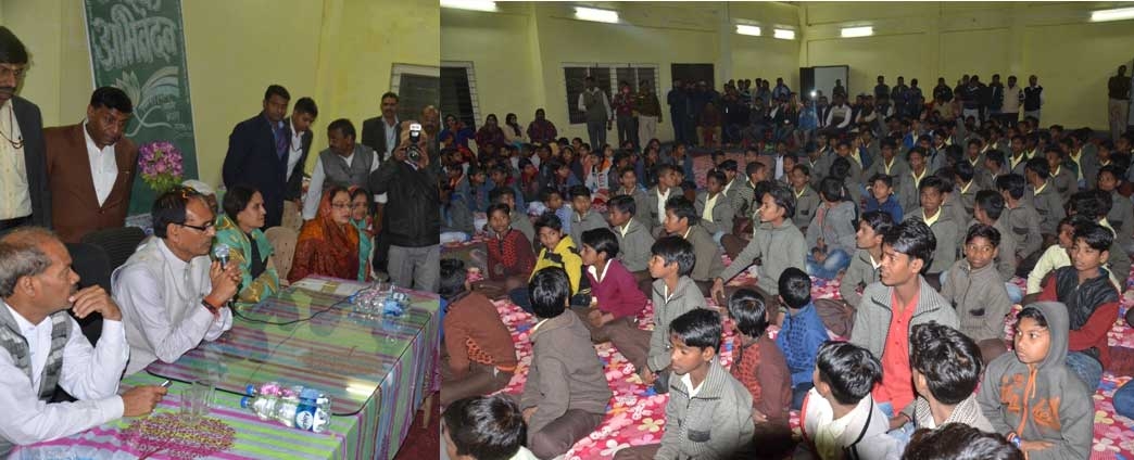 CM Chouhan meets students of Sahariya Residential School