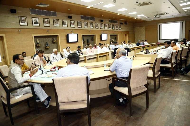 Collectors of Districts Situated on Narmada Banks Should give Report on Narmada Mission Activities