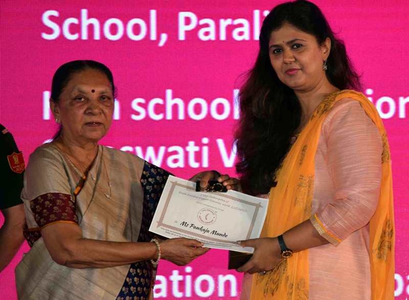 Governor Smt. Patel gives “Woman of Wonder” award to women in Mumbai