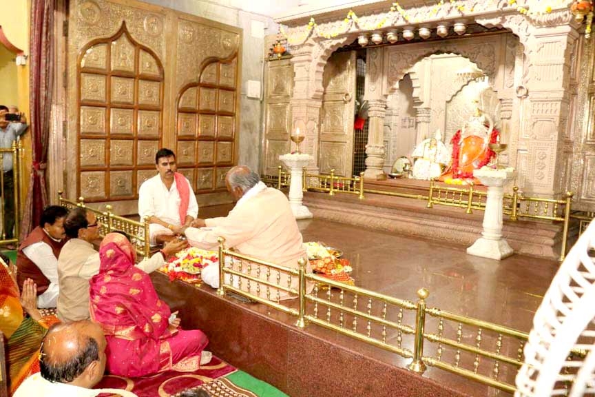 CM Chouhan Performs Pooja –Archana at Salkanpur on his Birthday