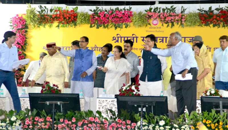 Lok Sabha Speaker Smt. Mahajan lays foundation of Ujjain-Fatehabad Guage Conversion works