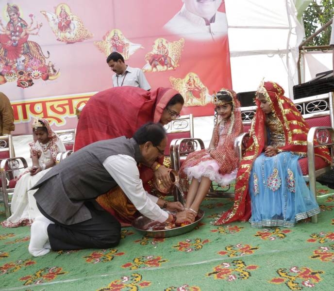 Girls should be fearless and live a respectable life: CM Chouhan