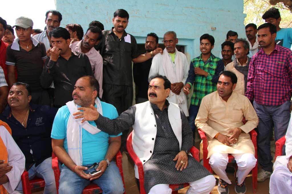 PR Minister Dr. Mishra heard people’s grievances during visit to Majra-Tola