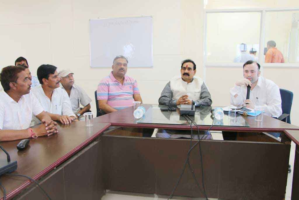 PR Minister Dr. Mishra applauds Datia for leading in housing schemes in the country