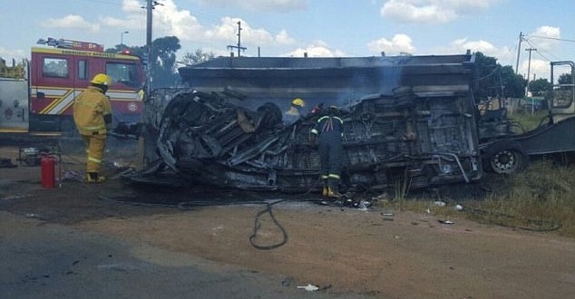  Canada junior hockey team bus crash kills 14 (Lead) 