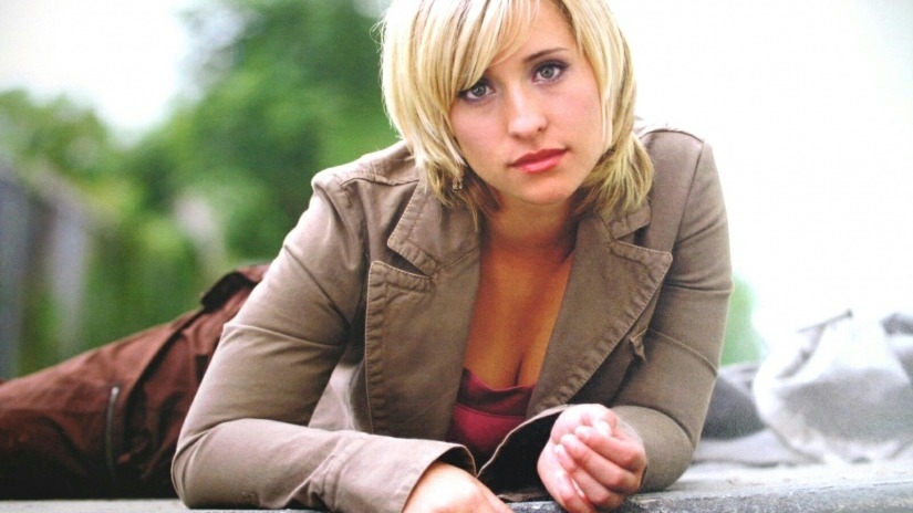 Allison Mack arrested for sex trafficking