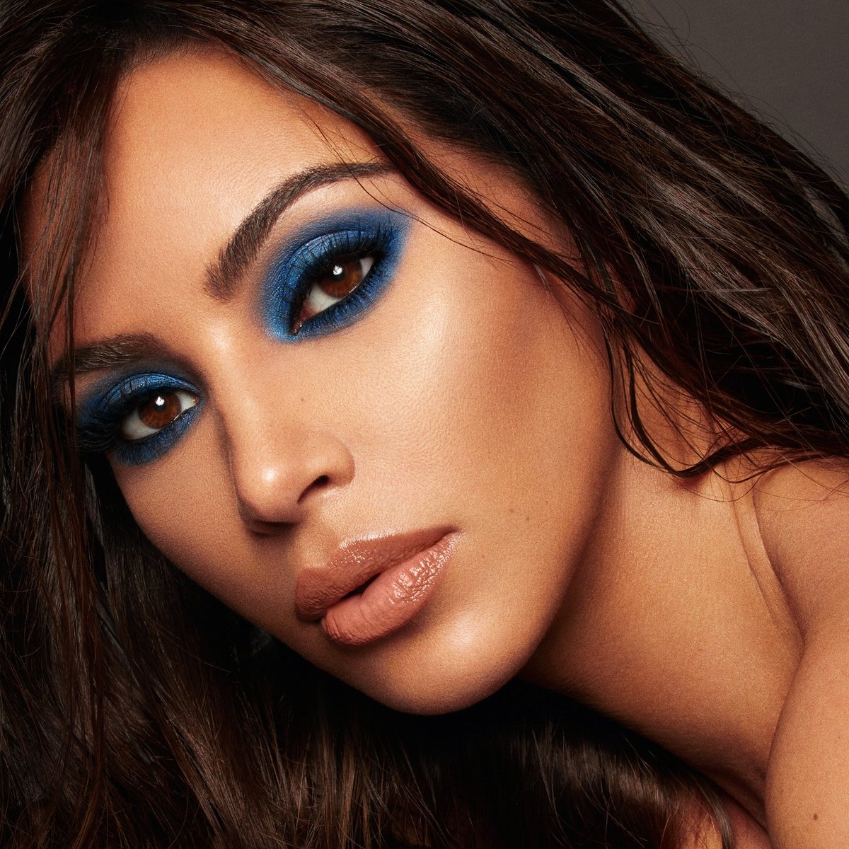 Kim Kardashian strips down and Twitteratis expolde