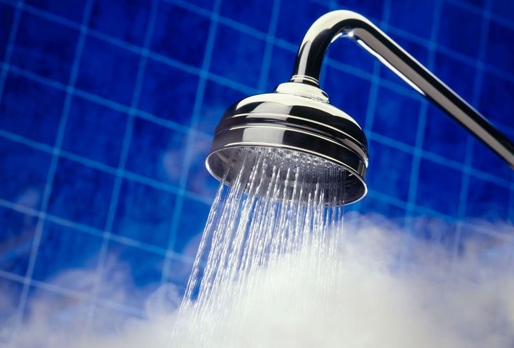 Do you know the awesome benefits of taking bath at night?